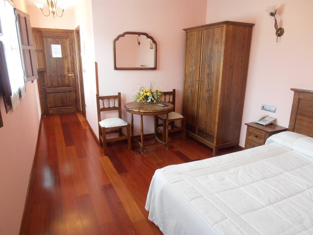 Hostal Virgen De La Encina Ponferrada Rum bild