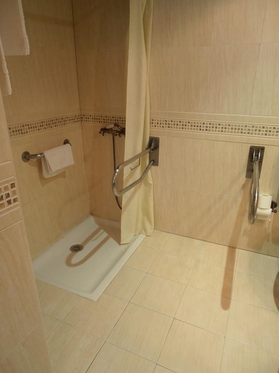 Hostal Virgen De La Encina Ponferrada Rum bild