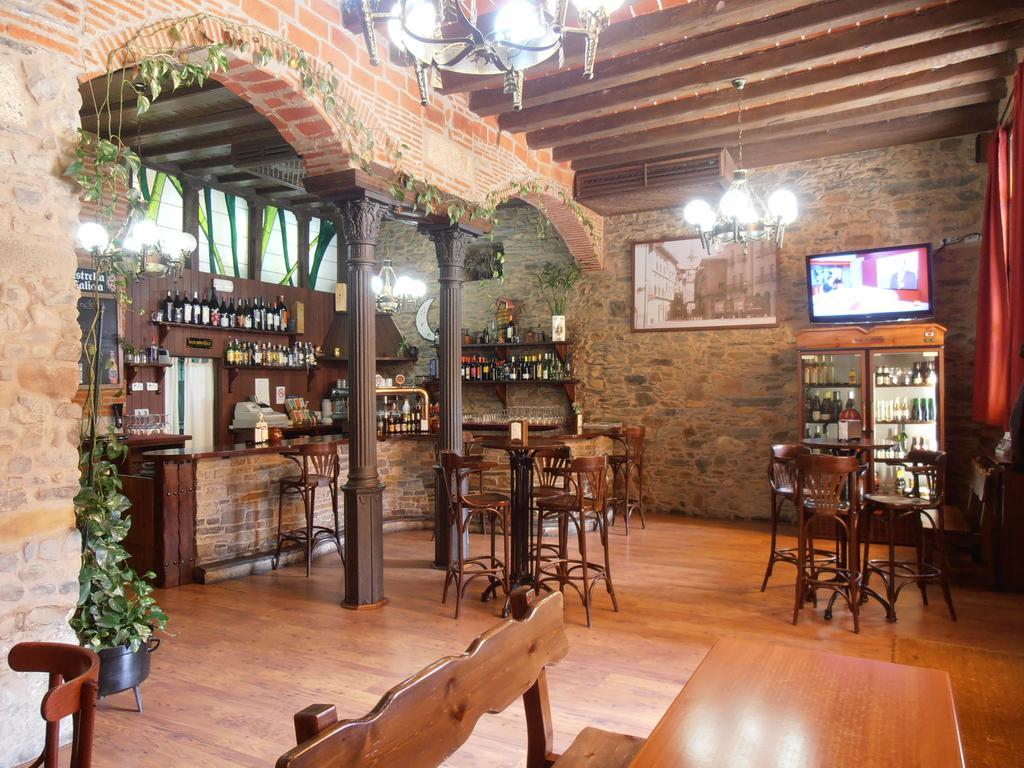 Hostal Virgen De La Encina Ponferrada Exteriör bild