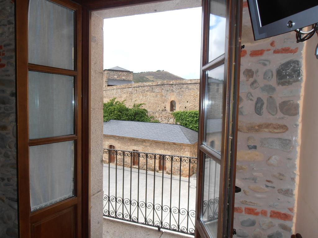 Hostal Virgen De La Encina Ponferrada Rum bild