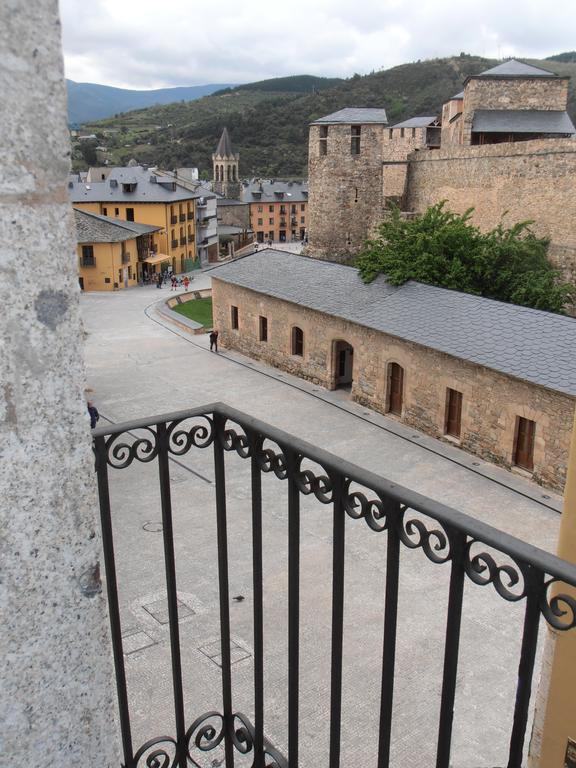 Hostal Virgen De La Encina Ponferrada Rum bild